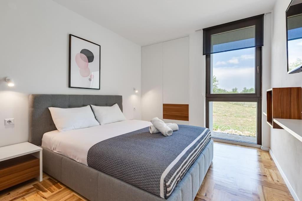 Villa T, Spacious With Heated Pool, Hot Tub & Sauna Rastevic Buitenkant foto