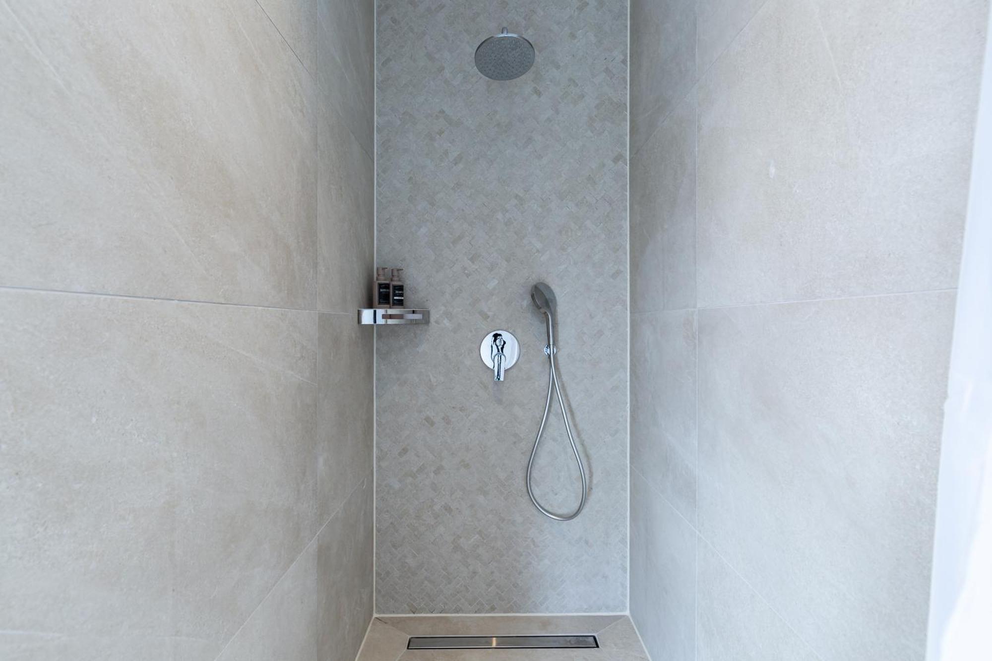 Villa T, Spacious With Heated Pool, Hot Tub & Sauna Rastevic Buitenkant foto