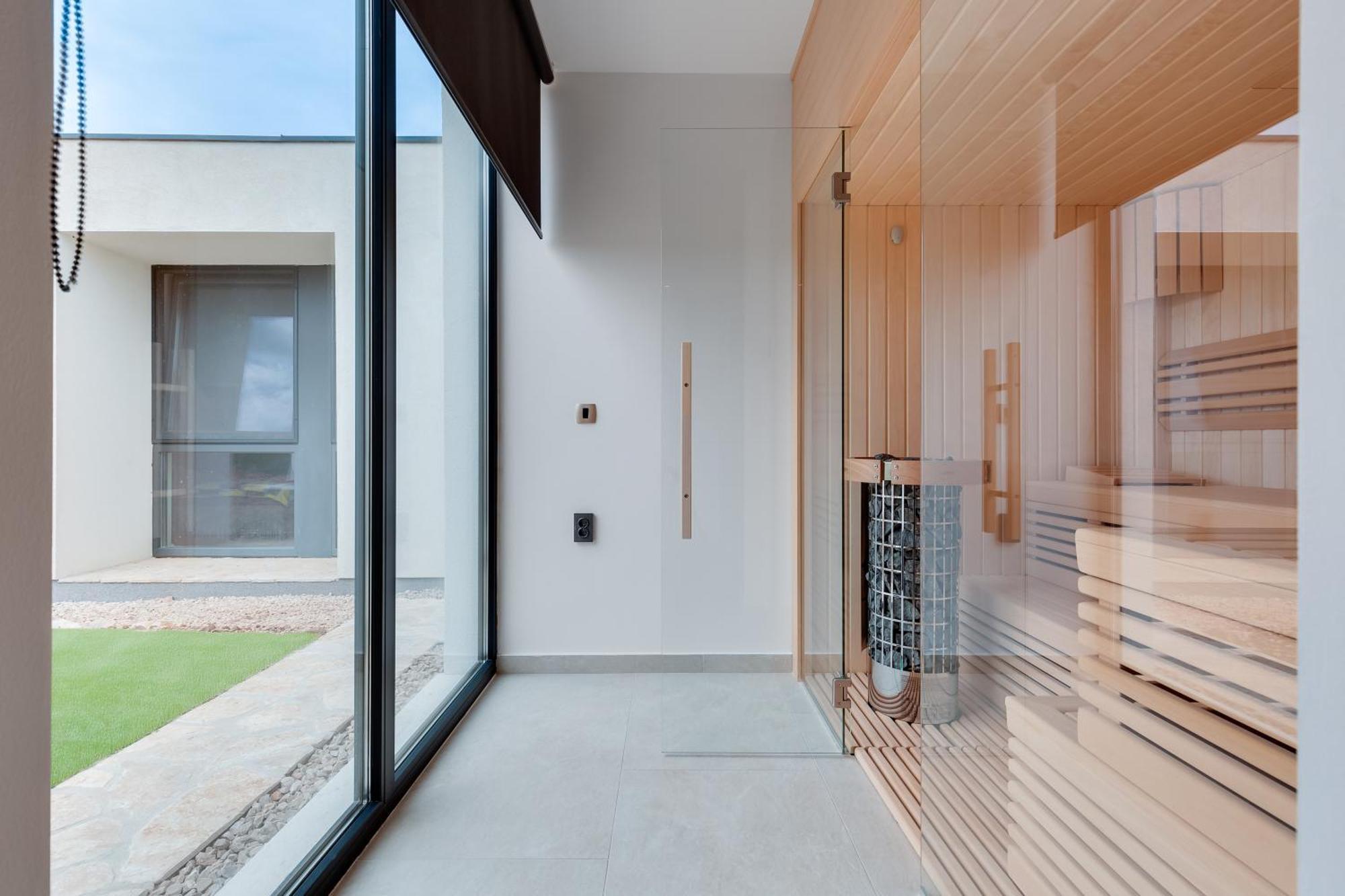 Villa T, Spacious With Heated Pool, Hot Tub & Sauna Rastevic Buitenkant foto